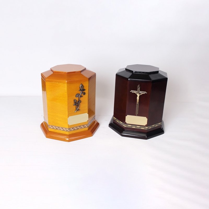 urnas-monarca-img-producto-urna-octagonal-5-brillo-y-mate